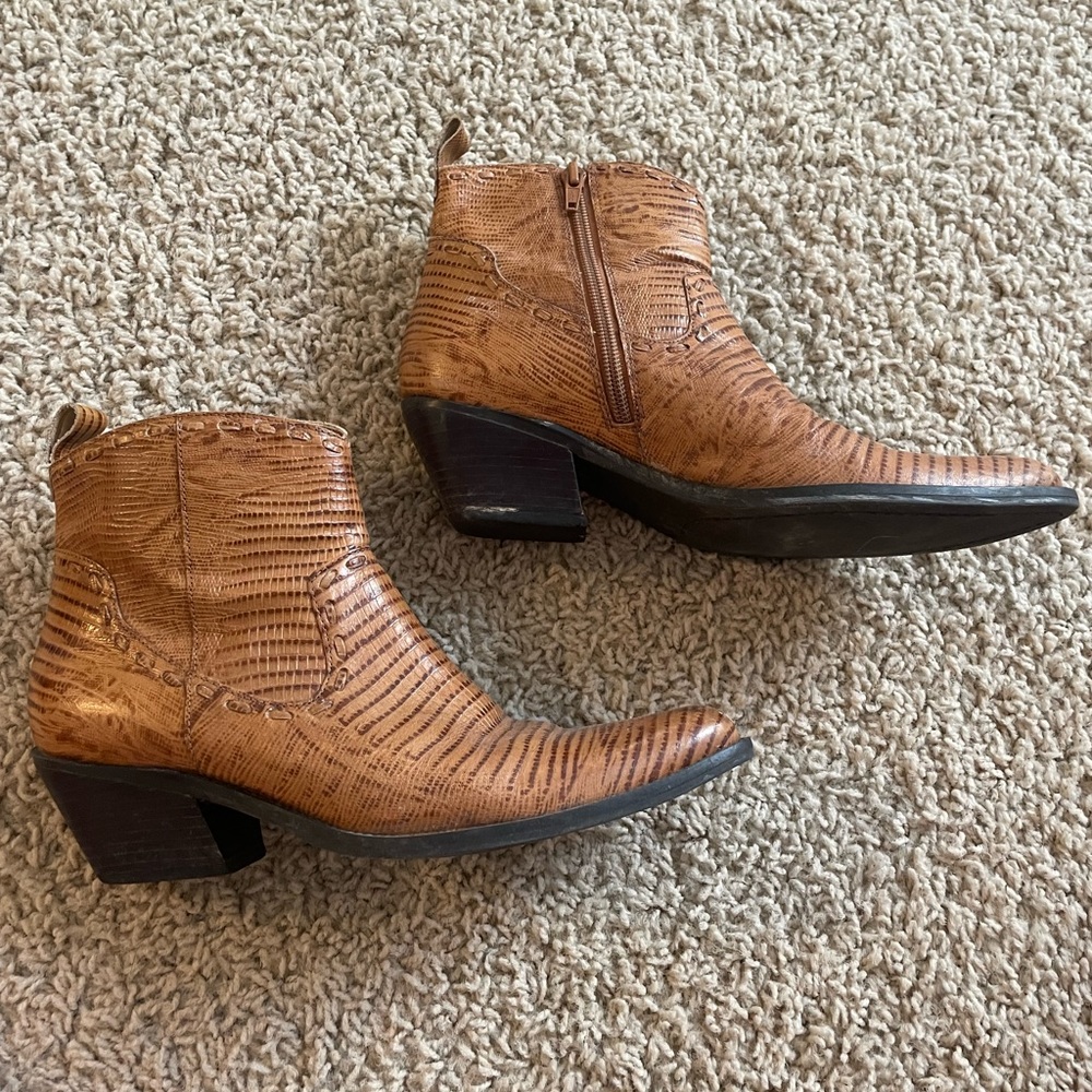 Gianni Bini Western Style Boots